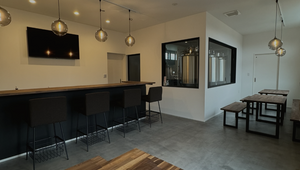 104 BREWERY(イチマルヨンブルワリー)内観